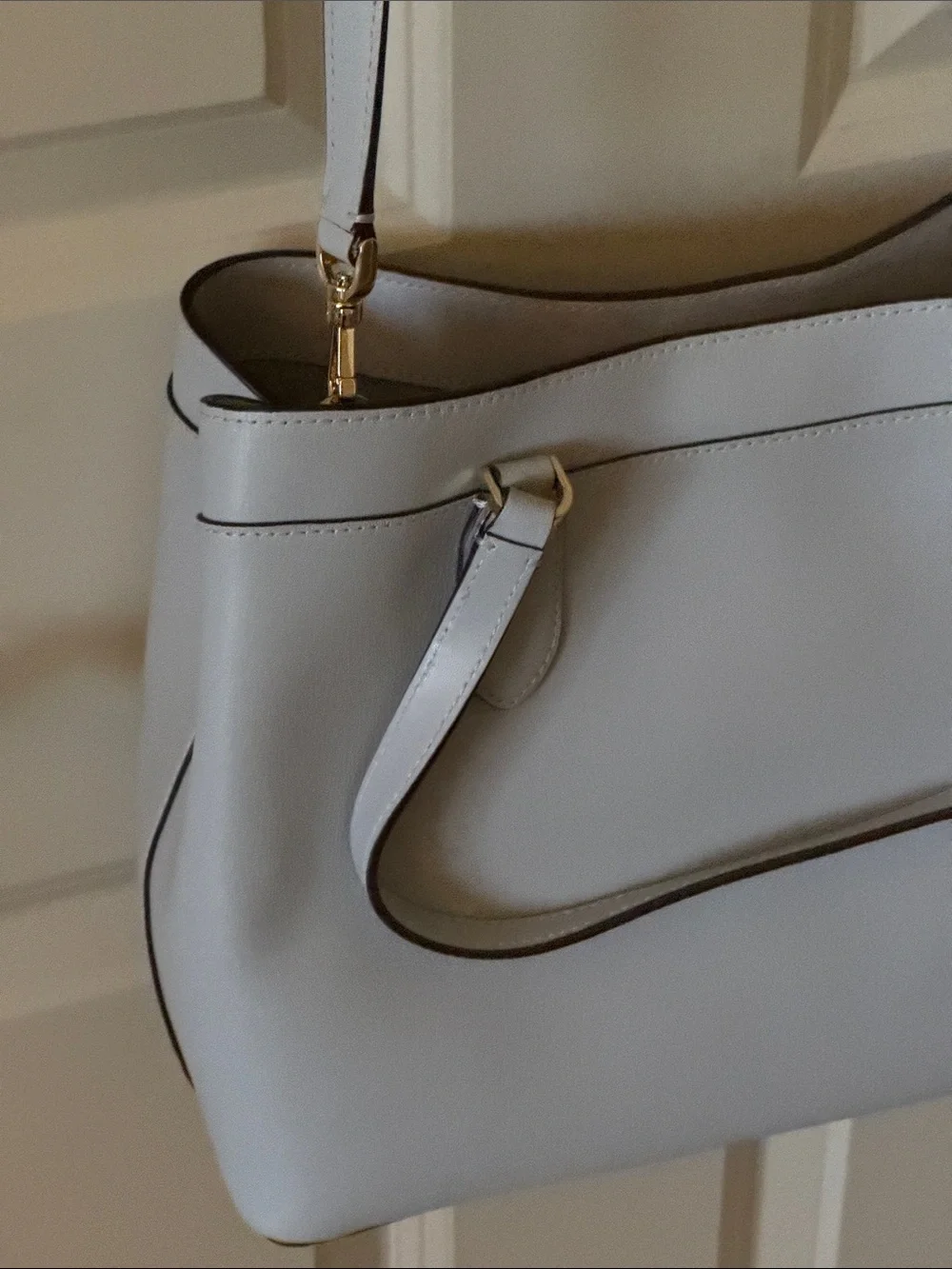 Kate Spade Women's Classic Light Gray Crossbody Bag EUC